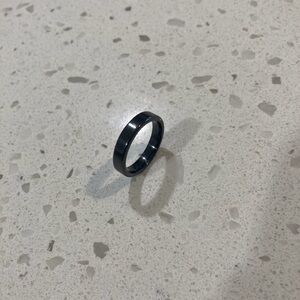 Black ceramic ring